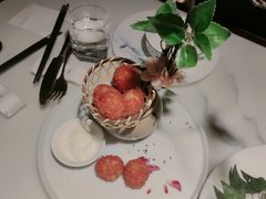 杨梅鳕鱼球-柳莺湖上·湖景餐厅·江南菜(西湖店)
