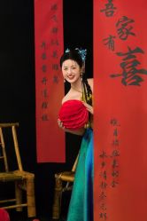-喜爱高定婚纱摄影