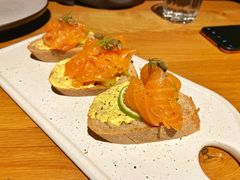 烟熏三文鱼配面包-The Diner X餐厅(青岛万象城店)