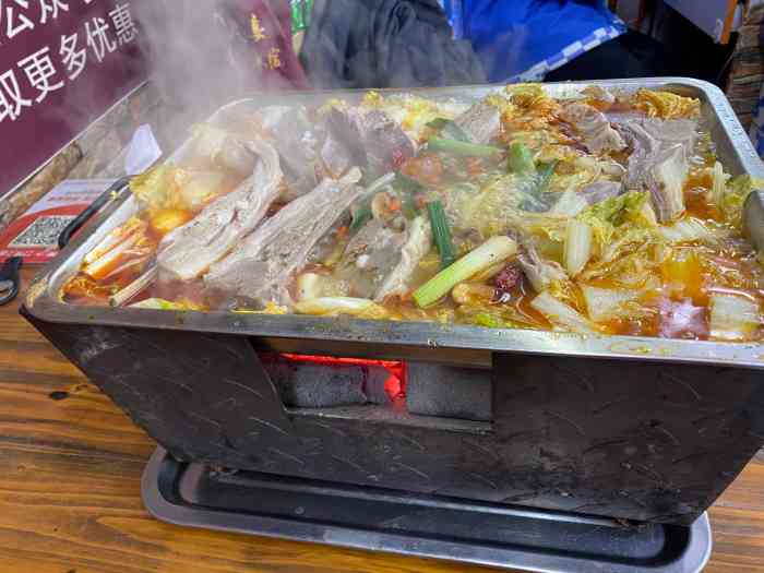 小夫妻木炭全羊馆(大行宫总店)-"中午时间去的人不多,位置可能比较