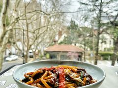 -穹六人间 people 6(岳阳路店)