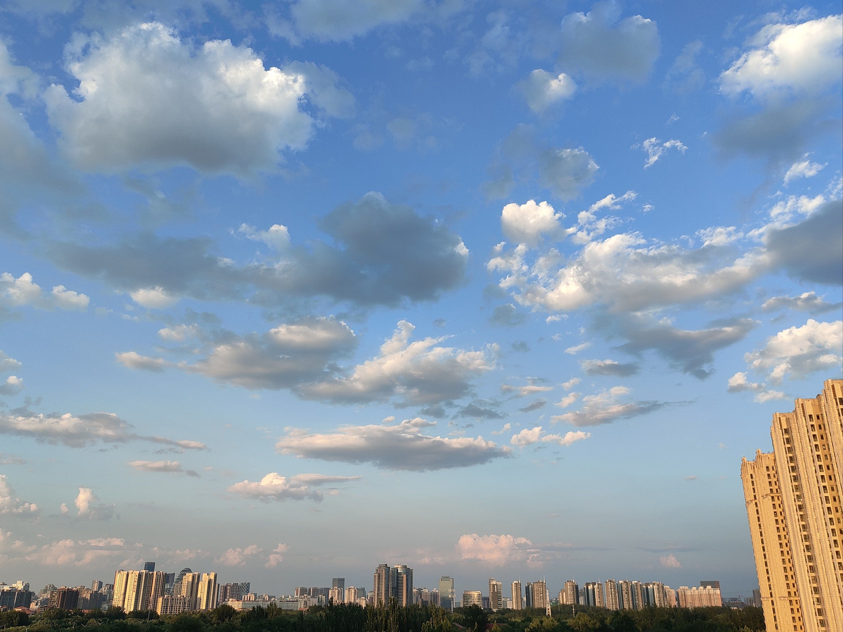 傍晚的天空色彩斑斓