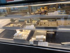 面包甜点陈列柜-上海哈尔滨食品厂(淮海中路店)