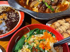 -爆炸头阿姨小四川正宗川味小吃(无任何分店)