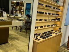 -三目眼镜·蔡司视觉合作店(青浦宝龙店)