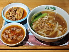 -呷佬·长沙手工米粉(金沙江路店)