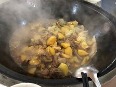 -粘豆包柴火铁锅炖