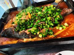 碧绿青椒芒果鱼-夯鱼烤鱼·尔滨地标美食(保健路店)