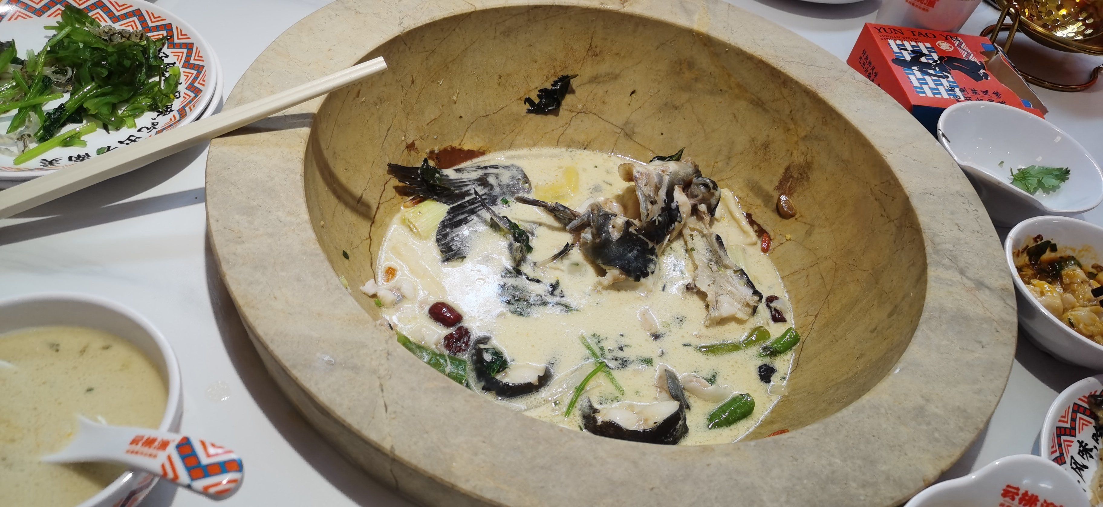 「云桃渔云南蒸汽石锅鱼」
点的青椒紫