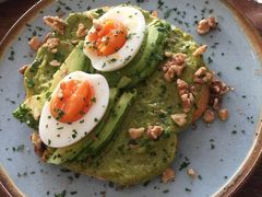 牛油果煮蛋吐司-RAC BAR(安福路店)