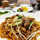 我能说来和宴吃饭特别钟情的是小熊奶茶吗？