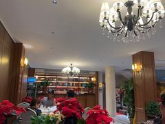 -鹏城人家海鲜酒家·23年老字号(较场尾店)