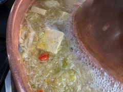 -果松木炭酸菜铜火锅·外婆参鸡汤