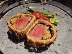 惠灵顿牛排-弦月窗LUNETTE BY AMANDA(复兴路店)