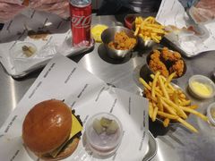 -TRIPS BURGER(大钟寺店)