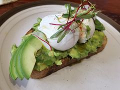 牛油果温泉蛋吐司-O'mills Sourdough Bakery&Bistro(永嘉路店)