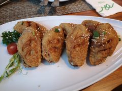 -Chom Cafe and Restaurant