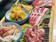 -明洞阿姨·韩式酱蟹烤肉·创意料理(三元桥店)