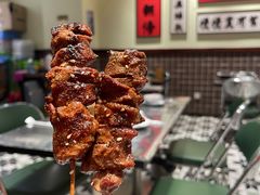 -何妹湿辣牛肉·粤式烧烤砂煲(桂雅路店)