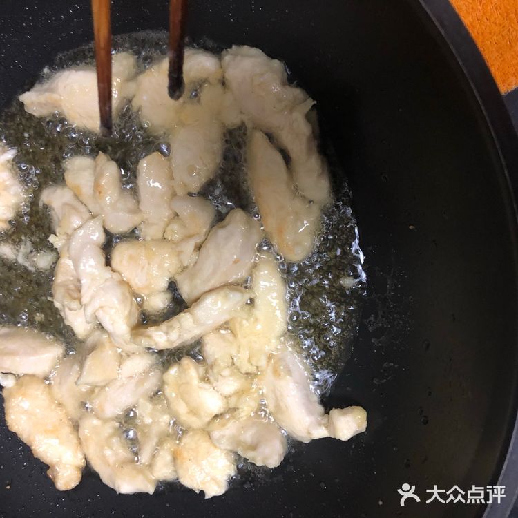 没猪肉，吃鸡肉。