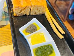 餐前面包蒜黄油-安妮意大利餐厅(国贸店)