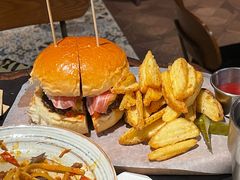 帕尔玛火腿双重芝士牛肉汉堡-幸邻食堂
