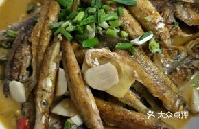 Earthen Pot Stream Fish