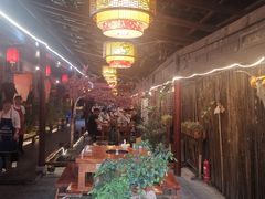 大堂-三道苗苗鱼·美蛙黄辣丁(八里店)