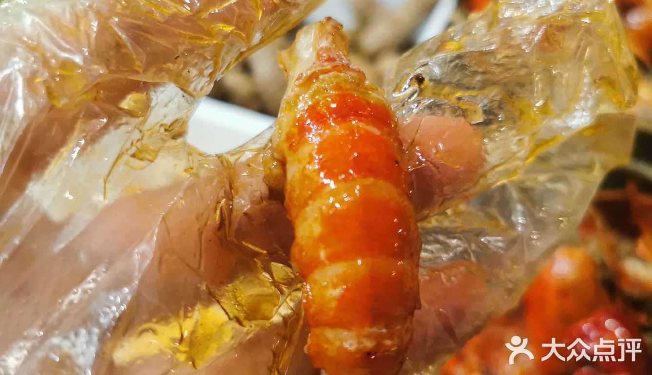 在街边吃龙虾喝啤酒是最近南京人待客的最高礼仪