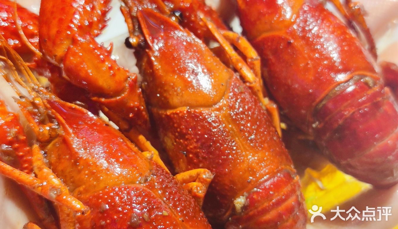 今日份的龙虾海鲜烧烤好吃到停不下来🤩