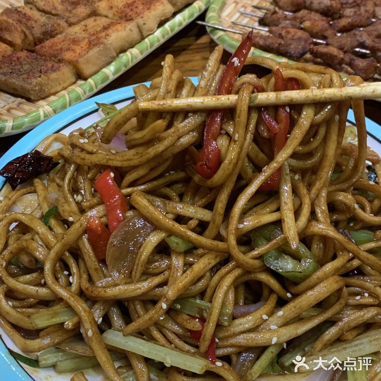 甘肃朋友力荐！！郑州超正宗西北羊肉串 一口到大漠！！ 