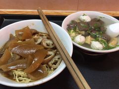 -松树干拌面店