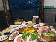 -小天鹅火锅·一线江景洪鼎旗舰店(洪崖洞店)