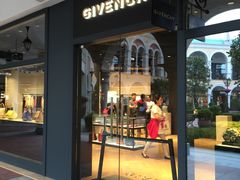 -GIVENCHY(佛罗伦萨小镇奥莱店)