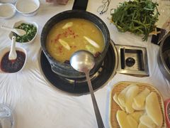 -鲁朗纳麦石锅鸡庄园
