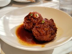 鸭蛋黄狮子头-梅飞酒家(桑园路店)