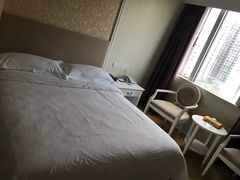 -吾遇酒店(深圳火车站罗湖口岸店)