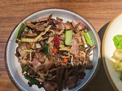 油焖竹笋炒烟熏肉-云海肴汽锅鸡·云南小炒(天津国金汇店)