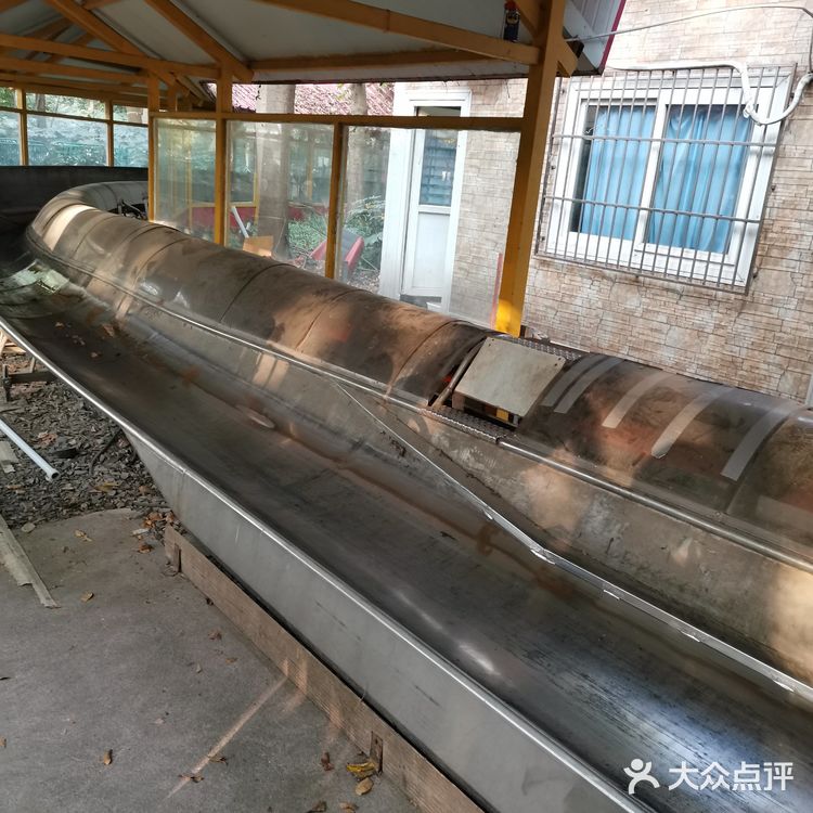 自己控制速度。一开始担心控制不好撞到别人