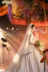 点击看大图 -拉瑞娜LaReine婚纱礼服高级定制