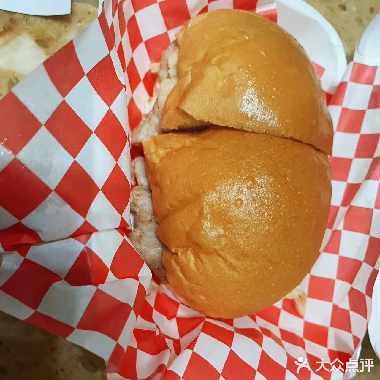 发现金沙洲有间野,坐低饮杯野先