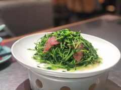 鸡油腊味炒豆苗-潮界(虹桥新天地店)