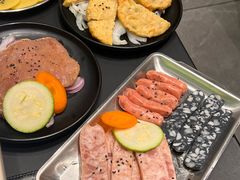 -山野的朋友露营炭火烤肉