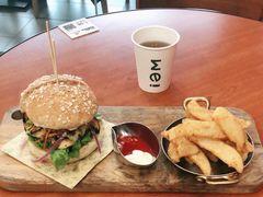 鲜香蘑菇牛肉汉堡-魏斯理汉堡(西安沣东吾悦店)