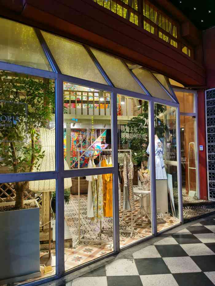 gloria歌莉娅225(北京路店)-"[调皮]店铺位于北京路与大南路的十字