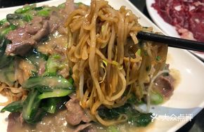 Stir-Fried Beef with Wide Noodles