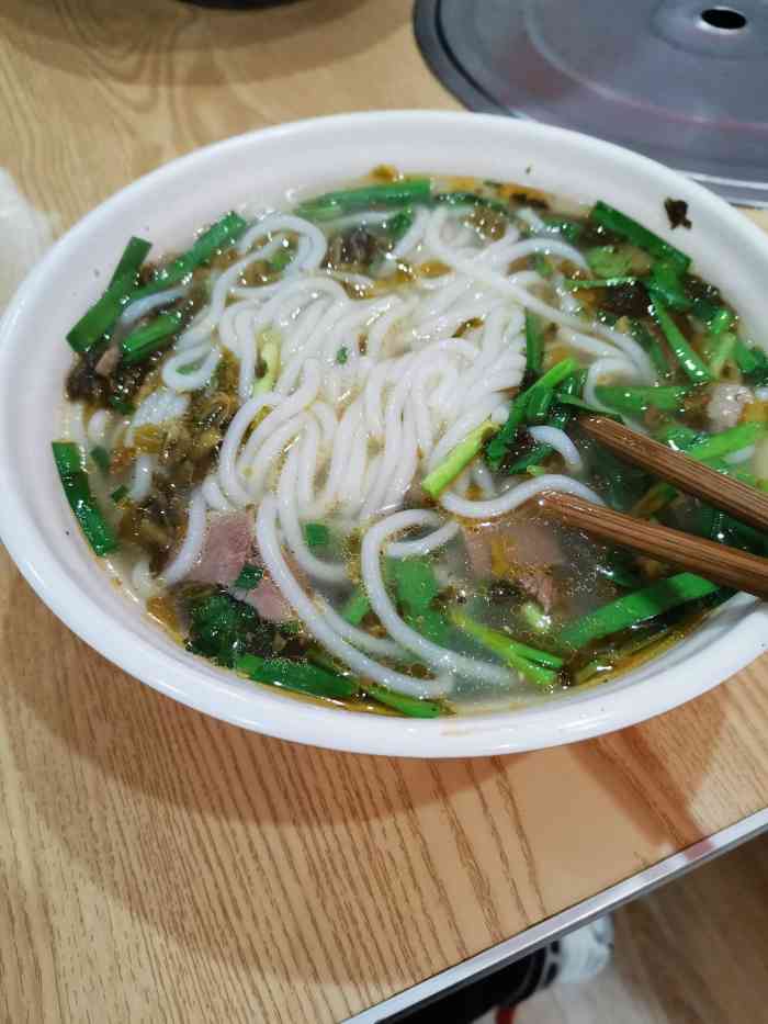 黄山羊南江羊肉米粉-"开在巴州区回风大道上的一家米粉店,中午时.