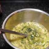 被忽视的营养食材芹菜叶系列之香芹叶炒蛋