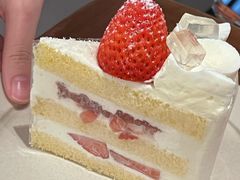 轻柔白雪草莓奶油戚风-RUXU入续糖水铺与包(卓悦中心店)