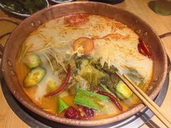 -洱火云南酸菜牛肉火锅(石景山当代商城店)